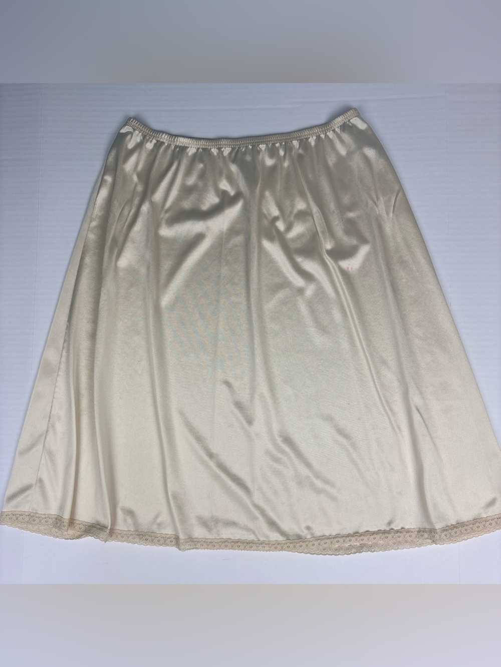 Vanity Fair Women Large Half Slip Beige Nude Vintage Lace Trim Nylon Elastic